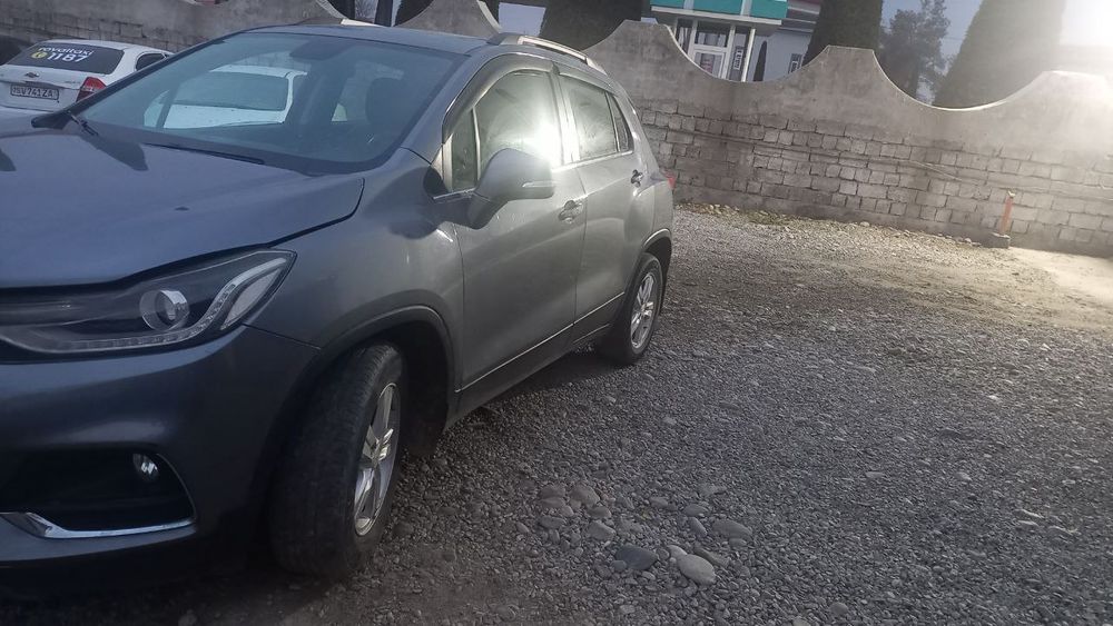 Tracker 1 srochna sotiladi