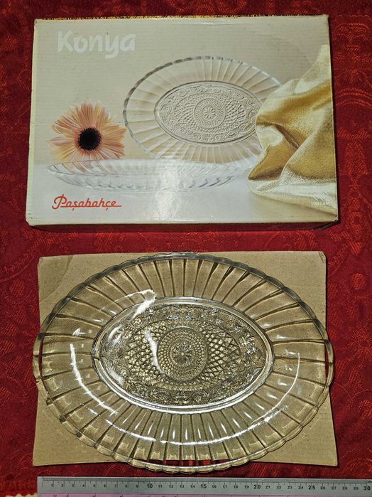 Нови 2 бр. овални стъклени плата