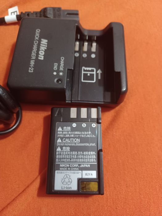 Nikon Quick Charger MH23 + Nikon Battery Li Ion ENEL 9 7,4v 1000mAh