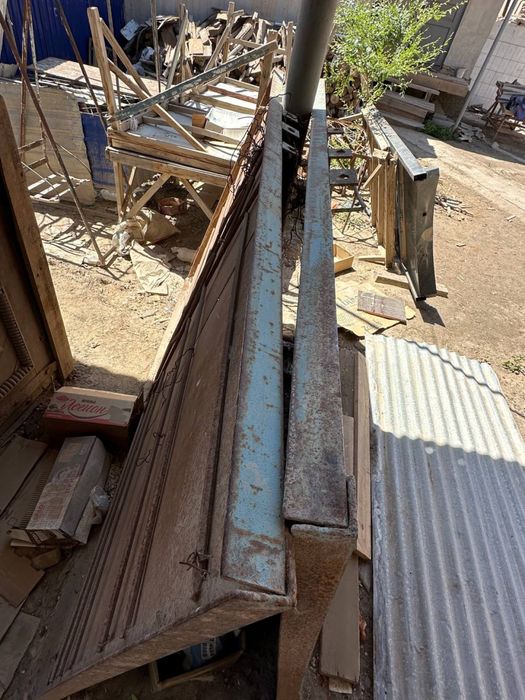 Ески темир даруаза (металлическая ворота)