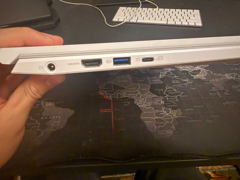 Геймърски лаптоп Acer Nitro V14 (Pearl White) – Ryzen 7 8845HS/32GB RAM/RTX 4050, в гаранция