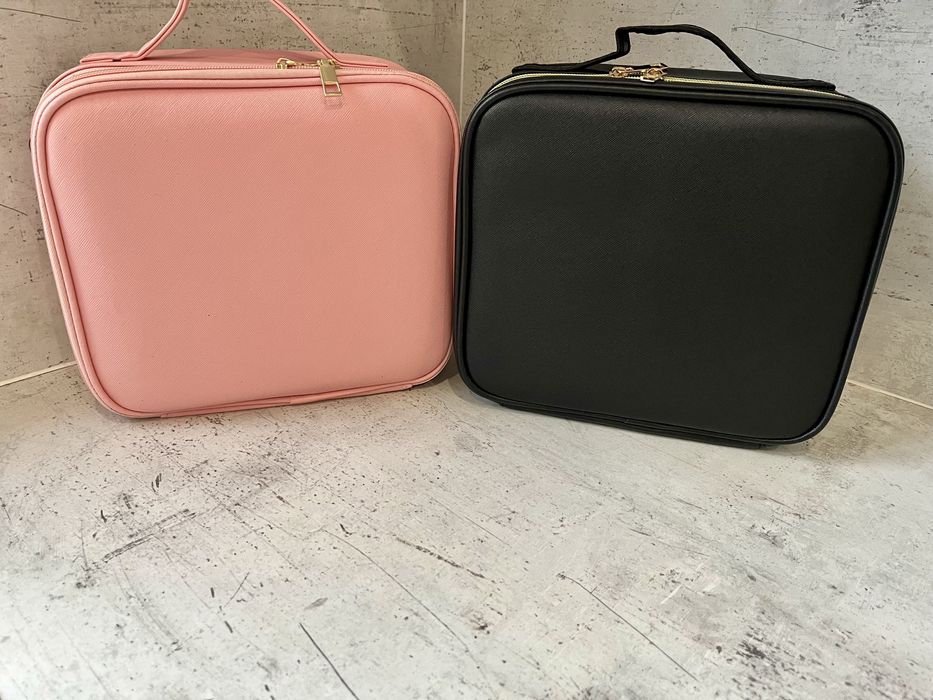 Нов Куфар за гримове и козметика  с LED огледало