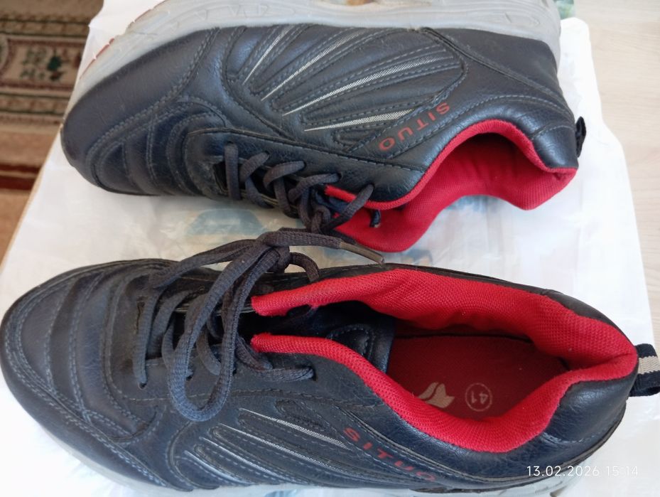 Продам кроссовки