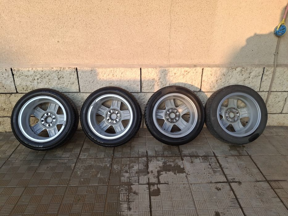 Оригинални джанти Форд 15 цола с летни гуми.