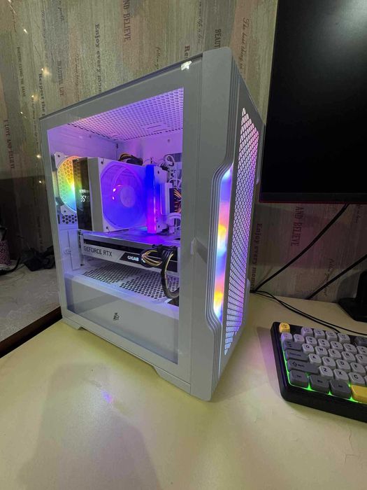 Геймърски компютър ALL WHITE BUILD Ryzen 7/RTX 3070/32GB RAM/2TB SSD