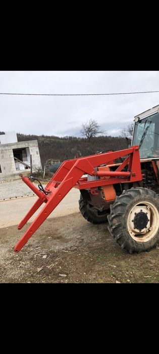 Vând încărcător tractor