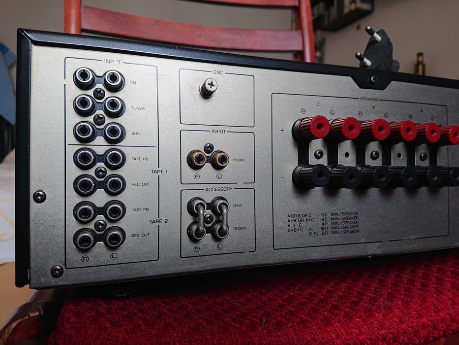 Продавам усилвател Blaupunkt MA-5850