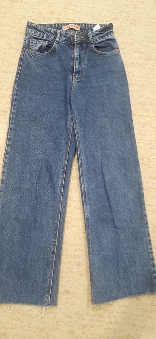 Продаю трое джинс по 3000