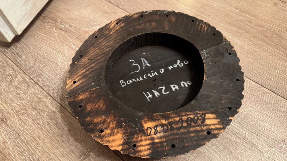 Масивно дървено авторско пано с петел, късметлийско–08.08.2008г