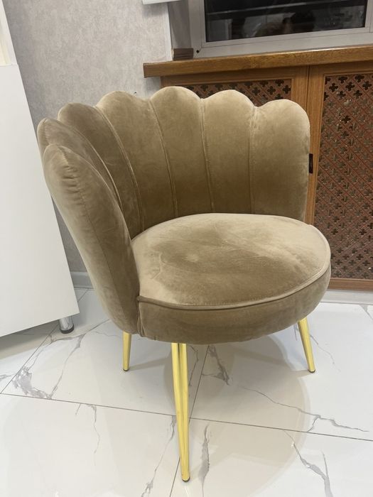 Полностью продается мебель для салона красоты.