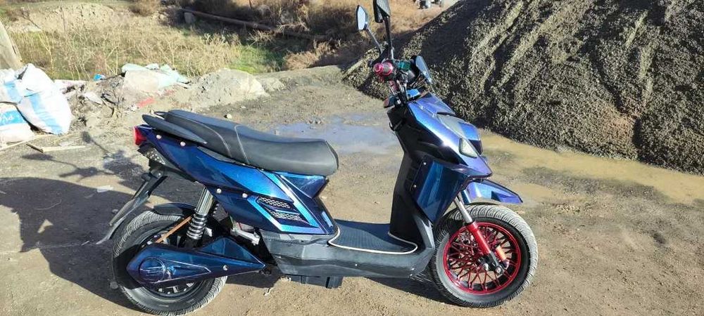 СКУТЕР срочний сотилади.