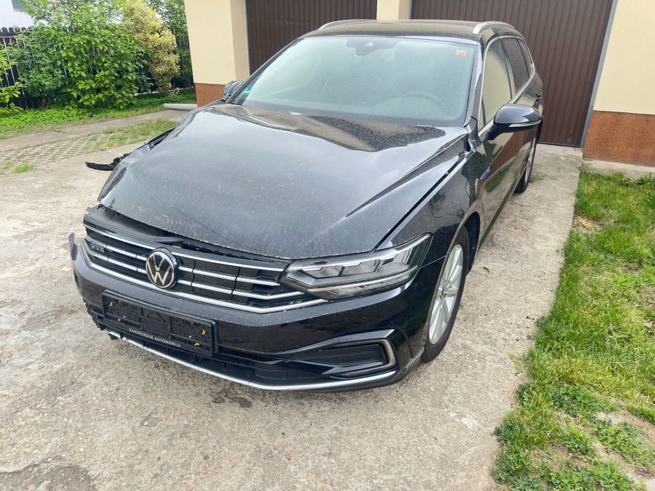 Volkswagen Passat GTE facelift 2021 - Plug-in Hibrid - Avariat