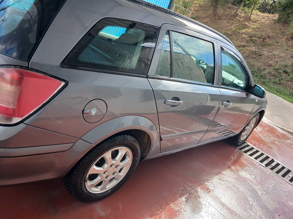 Mașină opel astra h 1.6 benzina 2005