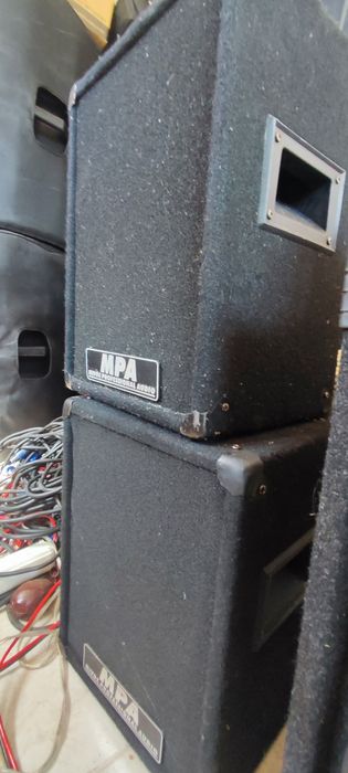 Mixer cu efecte nou . Si microfoane boxe . Statie putere