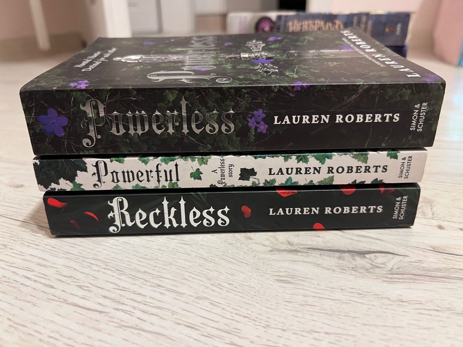 Поредица книги - Powerless - Lauren Roberts