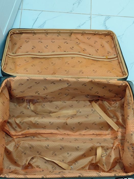 Чемодан в хорошем состоянии