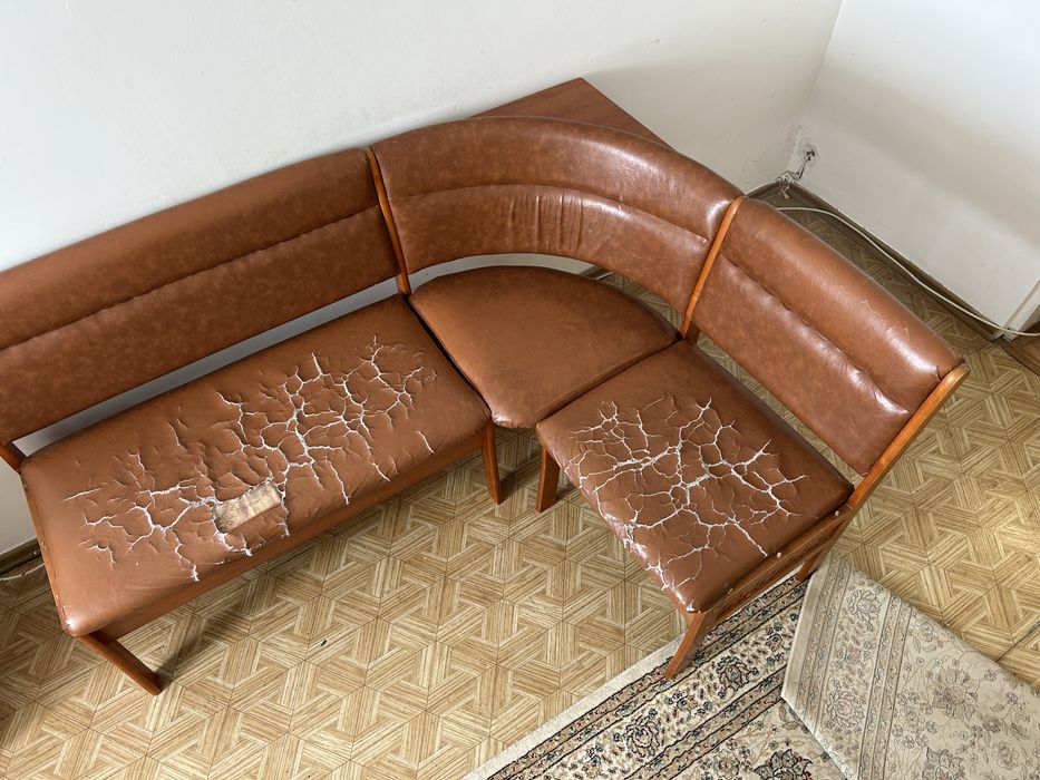 Угловой диван для кухни