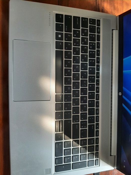 Notebook HP kafolati bor srochna sotiladi