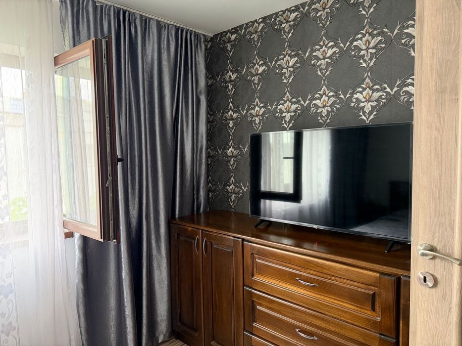 Titlu recomandat pentru OLX: Apartament 3 camere decomandat, 64 mp, Capăt 1, mobilat, mansardă, AC, 92.000 €