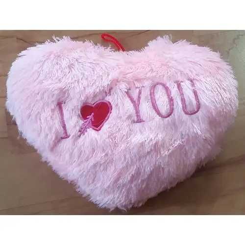 Плюшено сърце с надпис Аз те обичам I Love you