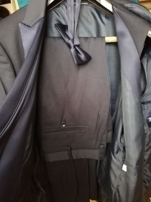 Vând costum complet