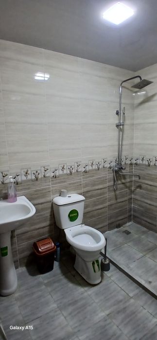 Yangi deska 2 qavat 8 xonali uy