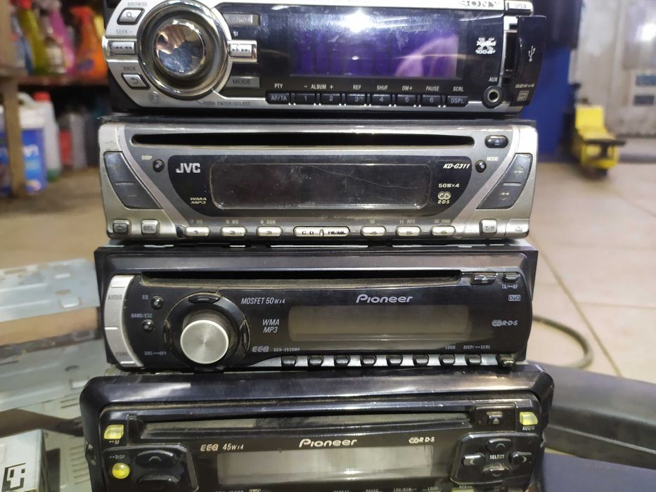 Авто CD-та с падащи панели.