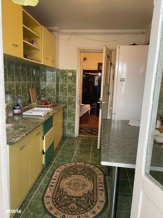 De vanzare apartament 4 camere, strada Carpati, central