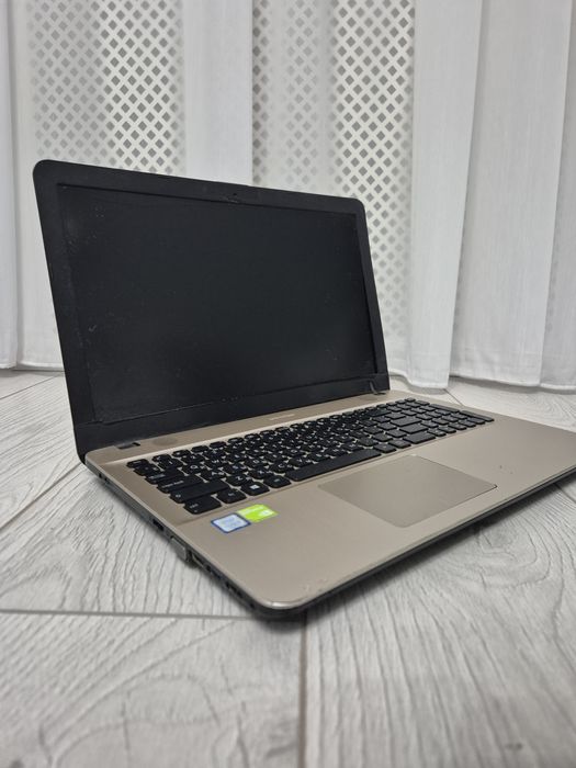 Ноутбук Asus541UJ