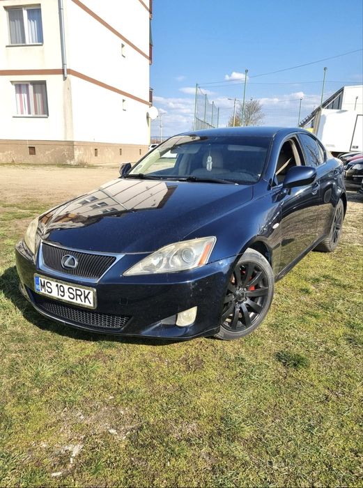 Vând LEXUS IS220d