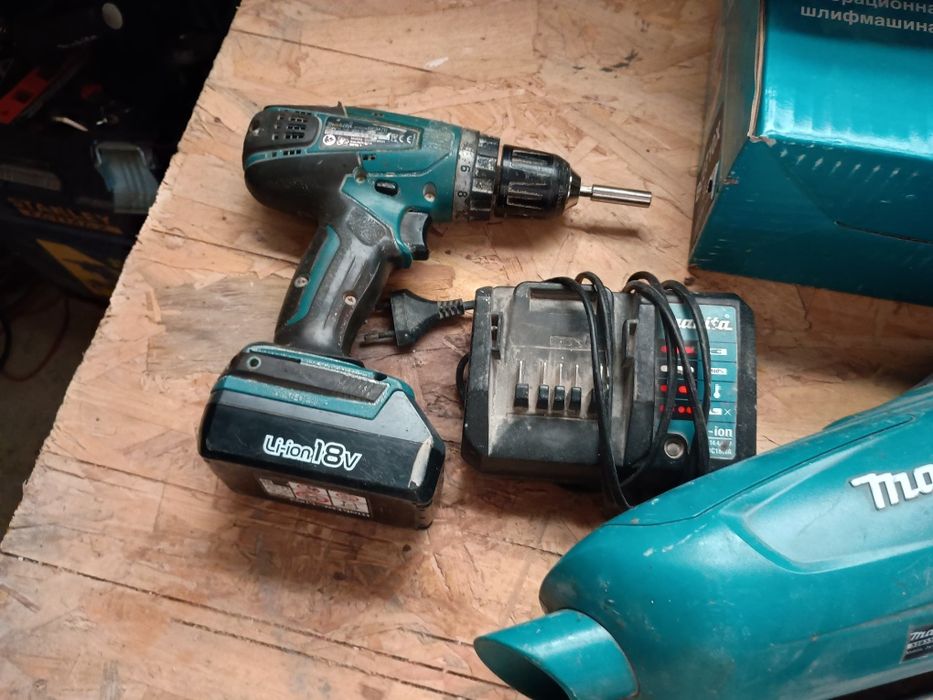 Vând scule Makita sau schimb