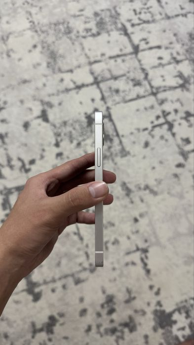 Продам Iphone 12