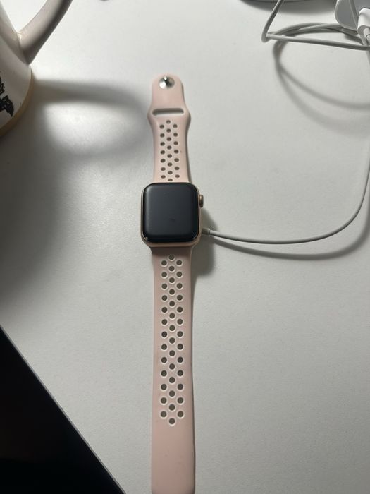 Продам apple watch se