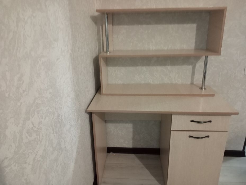 Продам письменный стол