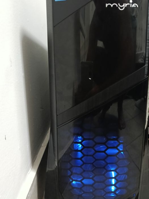 Vând sau schimb PC  mesaje WhatsApp sau în privat pe OLX