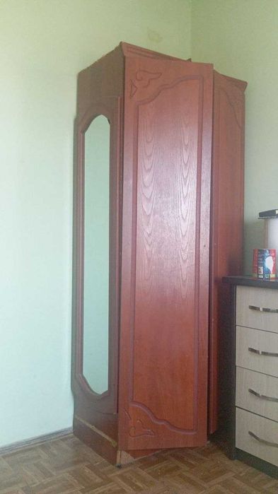 Продам шифоньер с зеркалом