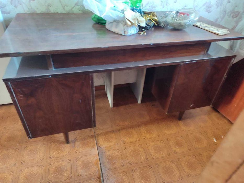 Отдам мебель для гостиной: Стол, стенки, шкаф, зеркало