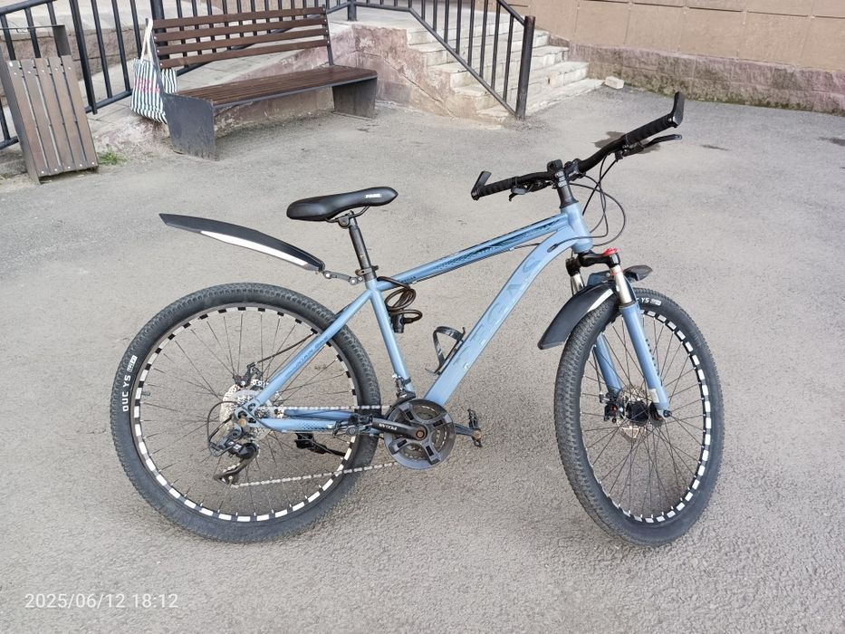 Продам велосипед в подарок инструменты