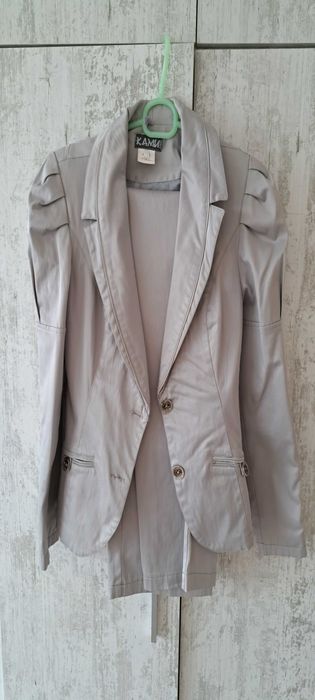 Дамски костюм размер 42