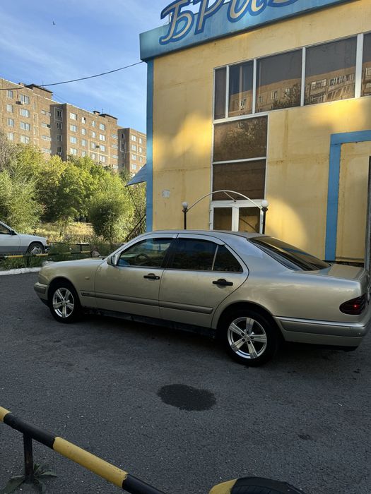 Продам автомобиль Мерседес Е280 контр.двиг. 1997