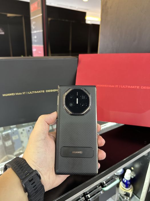 Huawei Mate XT Ultimate Design 16 Гб / 512 Гб