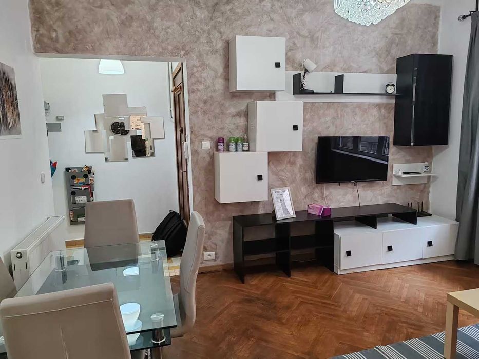 Zona Universitate Inchiriez apartament intrarea italiana