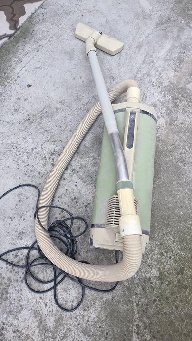 Пылесос ракета в рабочем состоянии.