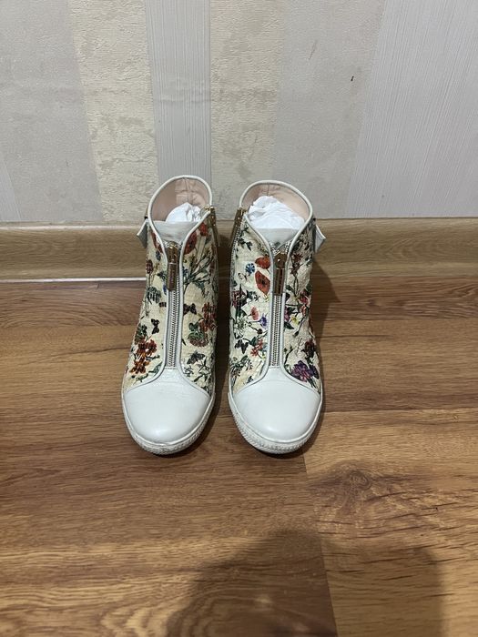 Продам женскую обувь