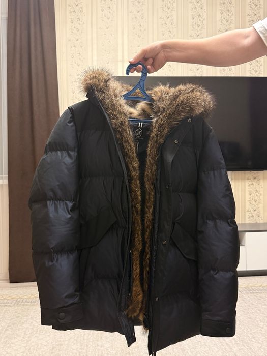 Продам куртку 48 р мех енота