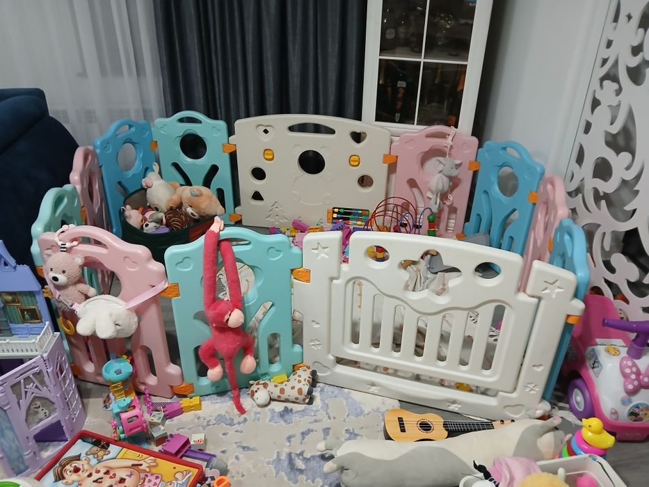 Vând urmatoarele:carut sport(300ron),tricicleta 200,tarc copii(300)