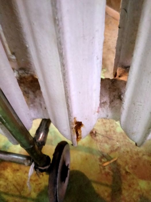 Продам чугунную батарею