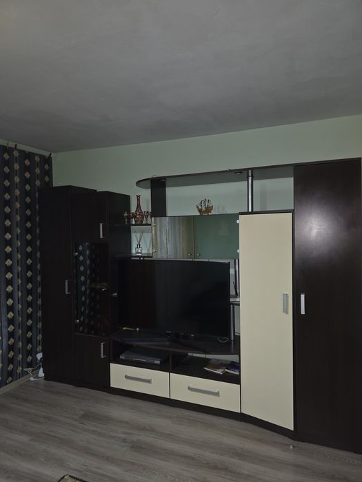 Vand mobilă de sufragerie stare impecabila