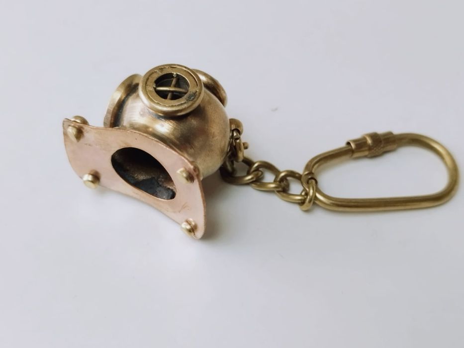Breloc vechi cu casca de scufundari din bronz