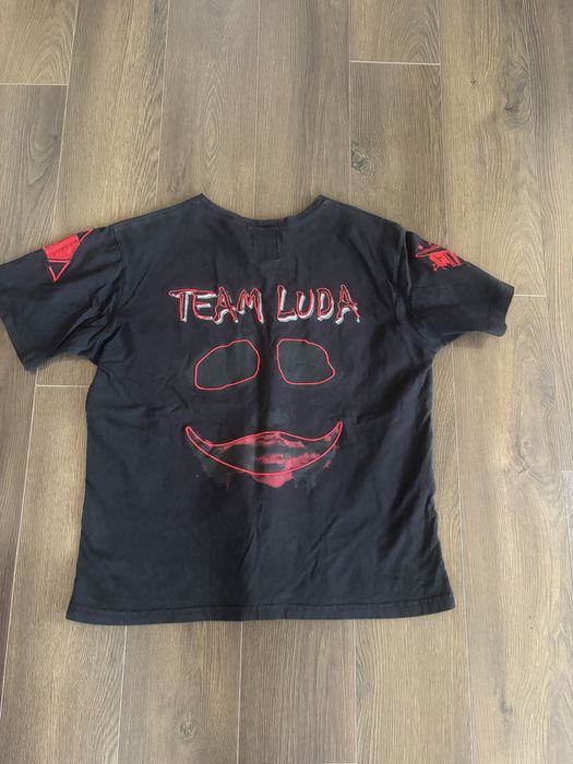 Luda psycho 1 тениска в отлично състояние!
